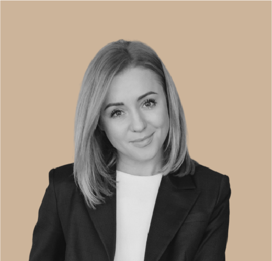 A portrait of Roxani Katopi with a colored background